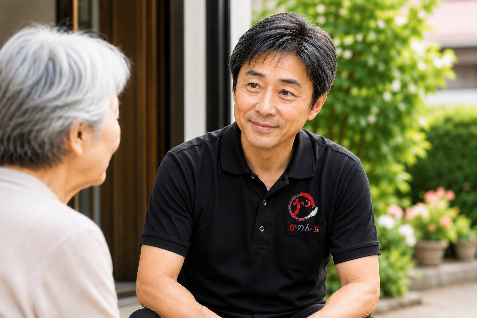 京都べんり屋かのんの担当スタッフがお客様のお困りごとをお伺いしている様子